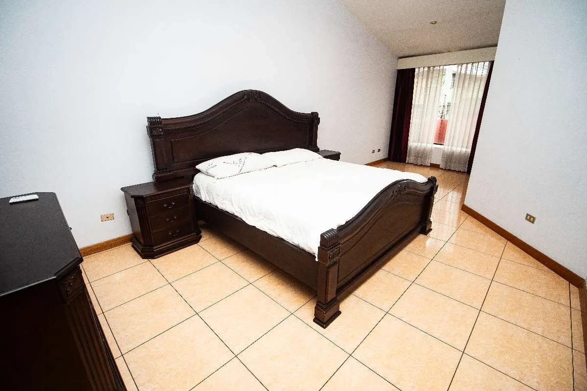 Se vende casa, 4 habitaciones,  Boulevard Balcones, San Cristóbal – Mixco — Casa en Venta en Zona 8 Mixco, Guatemala, Ciudad — foto 5 de 12