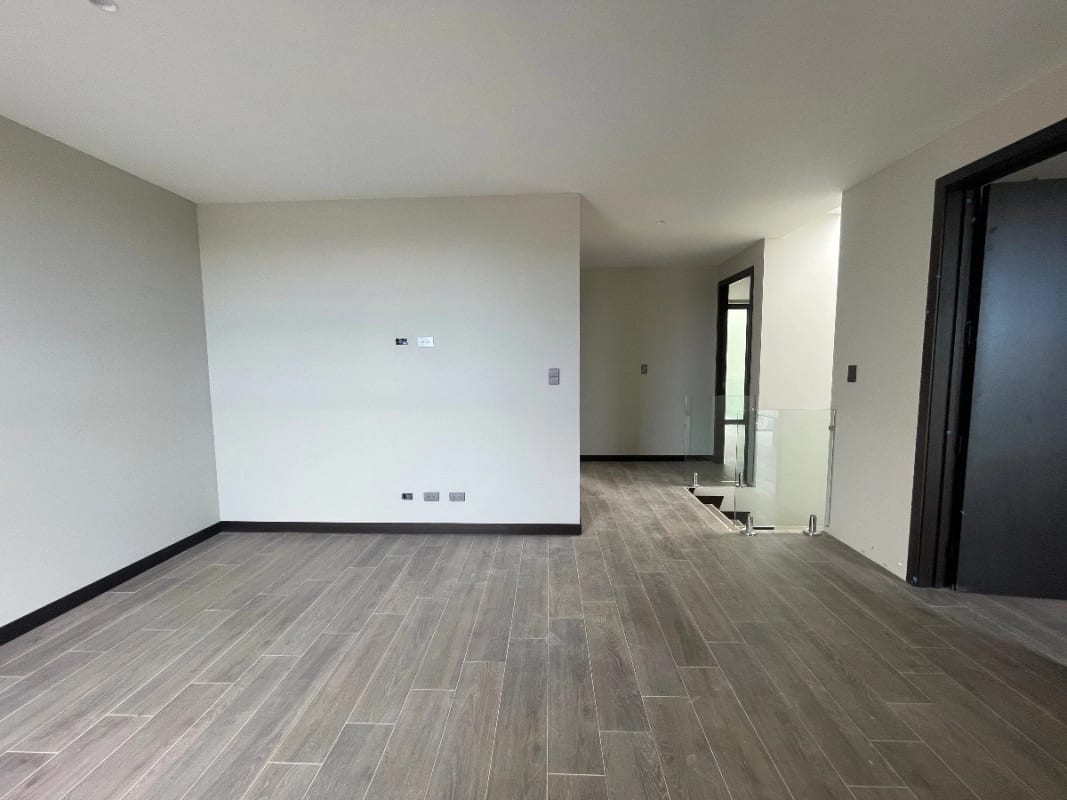 CASA NUEVA RENTA, KM 9 CAES FRENTE A HOTEL HILTON SUBIENDO CAES, 317 MTS 2, 4 DORMITORIOS, DESNIVELES $2,800 — Casa en Alquiler en Carretera a El Salvador, Guatemala, Ciudad — foto 3 de 10