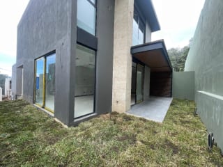 CASA NUEVA RENTA, KM 9 CAES FRENTE A HOTEL HILTON SUBIENDO CAES, 317 MTS 2, 4 DORMITORIOS, DESNIVELES $2,800 — Casa en Alquiler en Carretera a El Salvador, Guatemala, Ciudad — miniatura 2 de 10