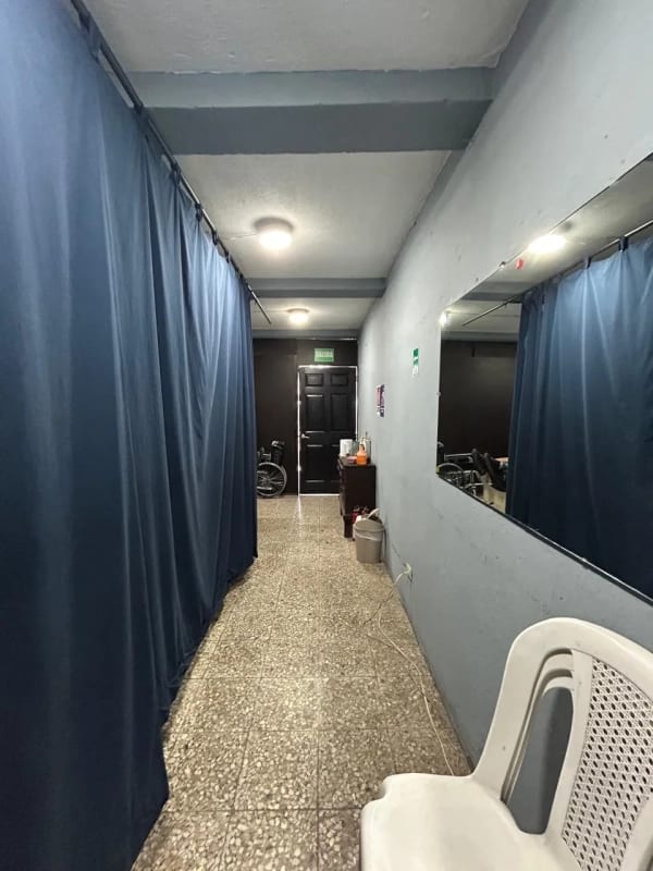 Casa en venta en zona 4 Mixco Monte Real con locales comerciales — Casa en Venta en Zona 4 Mixco, Guatemala, Ciudad — foto 6 de 16