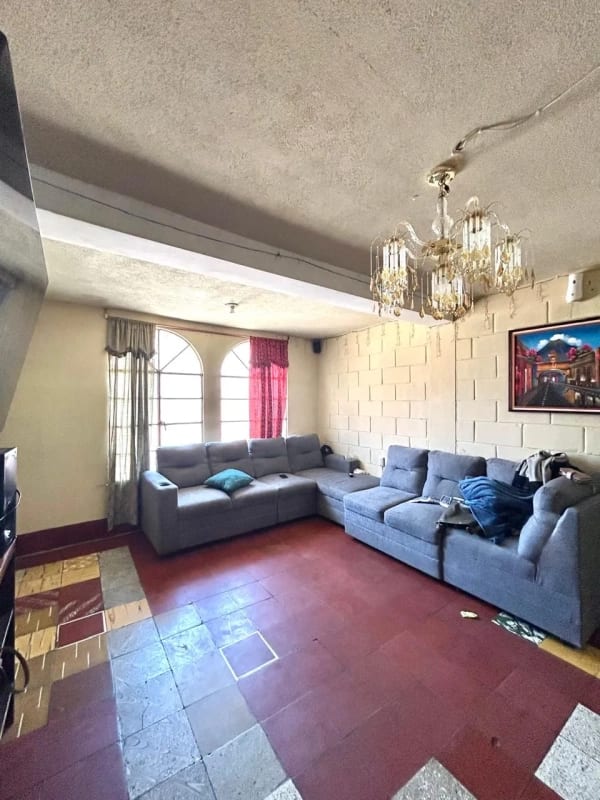 Casa en venta en zona 4 Mixco Monte Real con locales comerciales — Casa en Venta en Zona 4 Mixco, Guatemala, Ciudad — foto 1 de 16