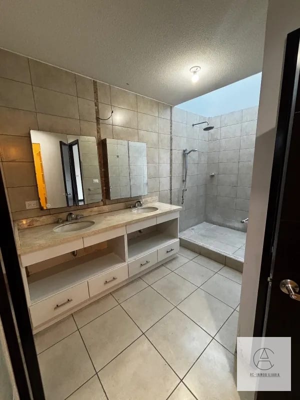 Casa en venta 4 dormitorios, Campos de San Isidro — Casa en Venta en Campos de San Isidro II, Zona 16, Guatemala, Ciudad — foto 7 de 17
