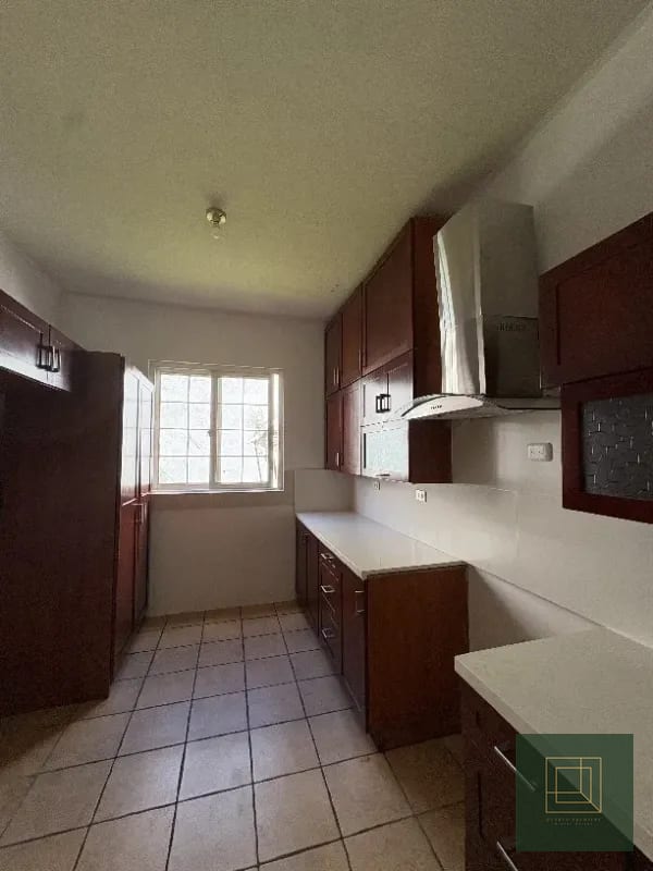 Amplia casa en renta en Condominio Entreverdes — Casa en Alquiler en Entreverdes, Carretera a El Salvador, Guatemala, Ciudad — foto 6 de 10