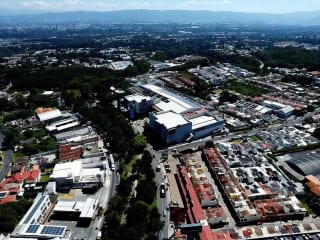 CASA EN VENTA SAN CRISTÓBAL A LA PAR DE SANKRIS MALL — Casa en Venta en Zona 8 Mixco, Guatemala, Ciudad — miniatura 1 de 9