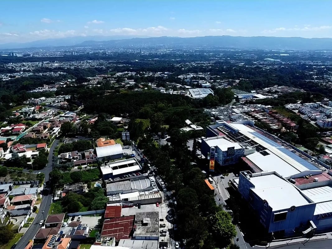 CASA EN VENTA SAN CRISTÓBAL A LA PAR DE SANKRIS MALL — Casa en Venta en Zona 8 Mixco, Guatemala, Ciudad — foto 7 de 9