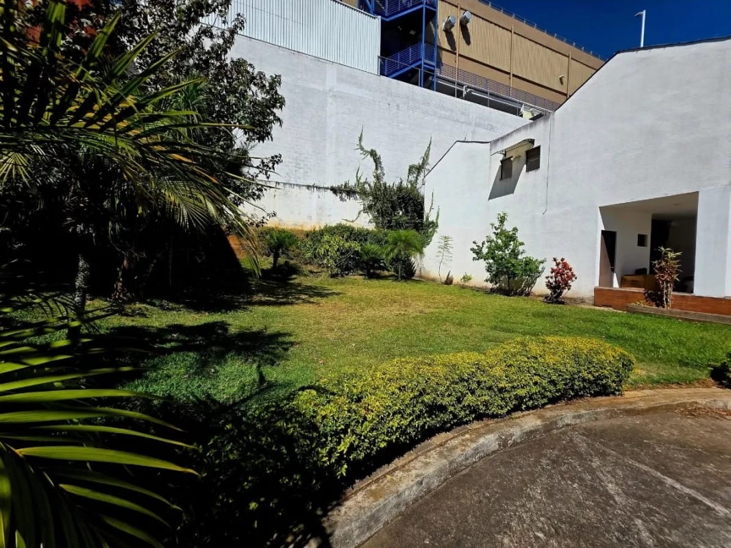 CASA EN VENTA SAN CRISTÓBAL A LA PAR DE SANKRIS MALL — Casa en Venta en Zona 8 Mixco, Guatemala, Ciudad — foto 6 de 9