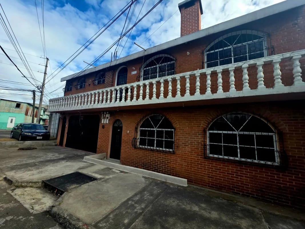 CASA EN VENTA PARA INVERSIÓN COLONIA EL TESORO — Casa en Venta en Zona 2 Mixco, Guatemala, Ciudad — foto 1 de 9