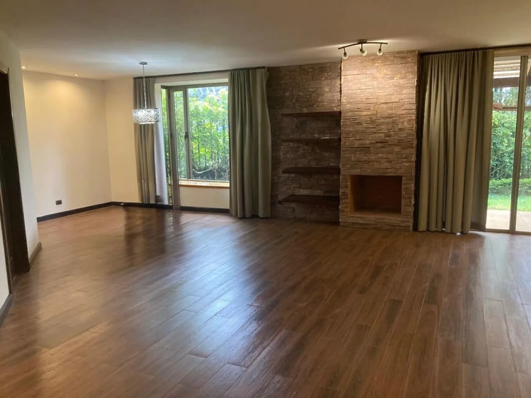 Colonia El Prado — Casa en Venta en El Prado, Zona 10, Guatemala, Ciudad — foto 1 de 8