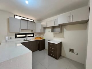 Casa nueva en venta de 3 habitaciones, Hacienda Real zona 16 — Casa en Venta en Hacienda Real, Zona 16, Guatemala, Ciudad — miniatura 8 de 17