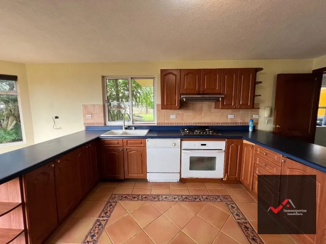 CASA EN VENTA SAN CRISTOBAL ZONA 8 DE MIXCO — Casa en Venta en Zona 8 Mixco, Guatemala, Ciudad — foto 4 de 10