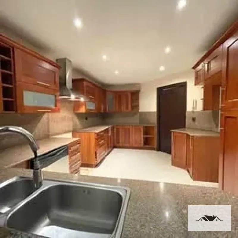 EN VENTA Preciosa y Amplia Casa Colonia El PRADO ZONA 10 — Casa en Venta en El Prado, Zona 10, Guatemala, Ciudad — foto 3 de 10