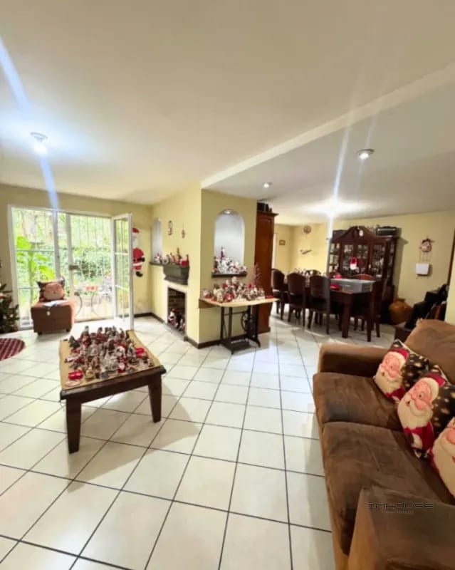 CASA EN VENTA EN ZONA 16 FRENTE AL COLEGIO SUIZO AMERICANO — Casa en Venta en Zona 16, Guatemala, Ciudad — foto 5 de 10
