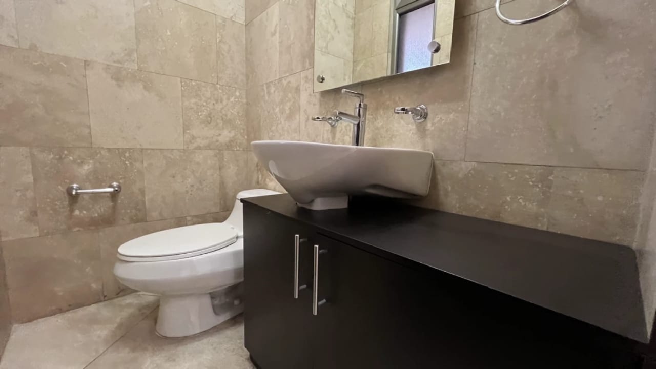 Venta de hermosa casa en condominio | El Prado Zona 10 — Casa en Venta en El Prado, Zona 10, Guatemala, Ciudad — foto 8 de 17
