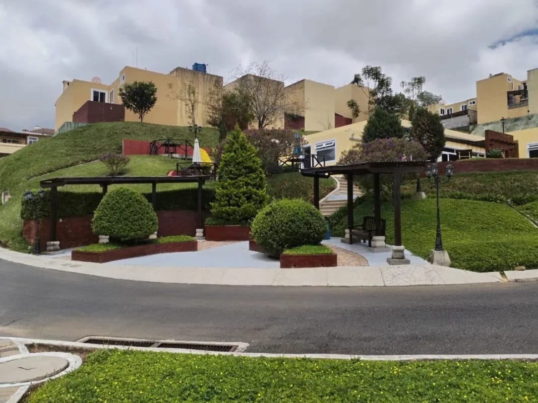VENDO CASA BOSQUES DE ARRAZOLA. 4 HABITACIONES. ENGANCHE DE: Q.63,800. CASA FHA — Casa en Venta en San José Pinula, Guatemala, Ciudad — foto 1 de 9