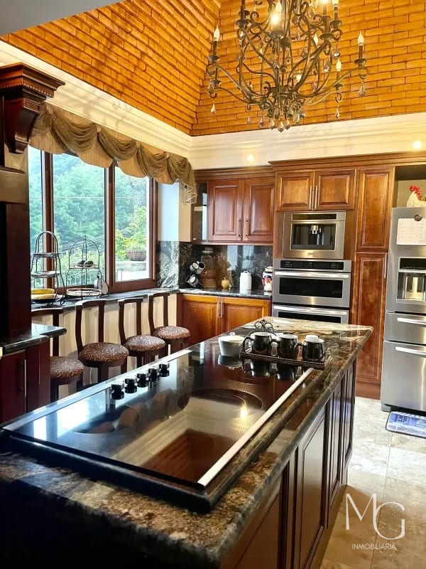 VENDO ESPECTACULAR CASA, CONDOMINIO LA ESPAÑOLA, KM 14.5, CAES — Casa en Venta en La Española, Carretera a El Salvador, Guatemala, Ciudad — foto 1 de 13
