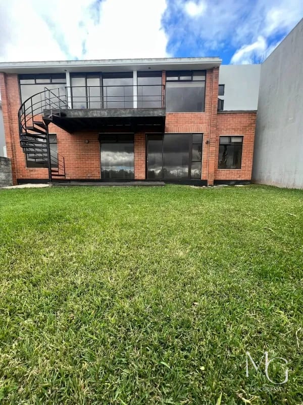 SE VENDE CASA CAES km 20.5 LA FORESTA — Casa en Venta en La Foresta, Carretera a El Salvador, Guatemala, Ciudad — foto 1 de 12