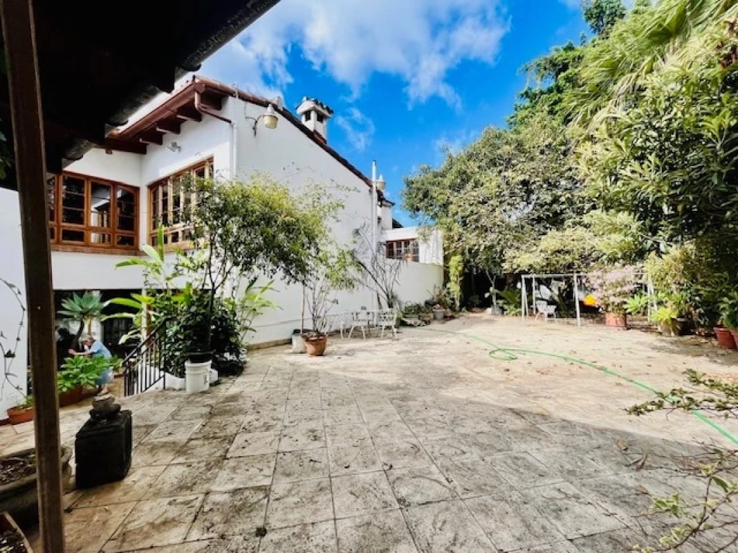Zona 14 La Villa Vendo propiedad dentro de condominio vivienda u oficinas — Casa en Venta en Zona 14, Guatemala, Ciudad — foto 4 de 6