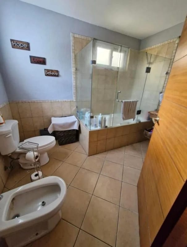 Amplia y acogedora casa en Kanajuyú zona 16 — Casa en Venta en Kanajuyú, Zona 16, Guatemala, Ciudad — foto 5 de 7