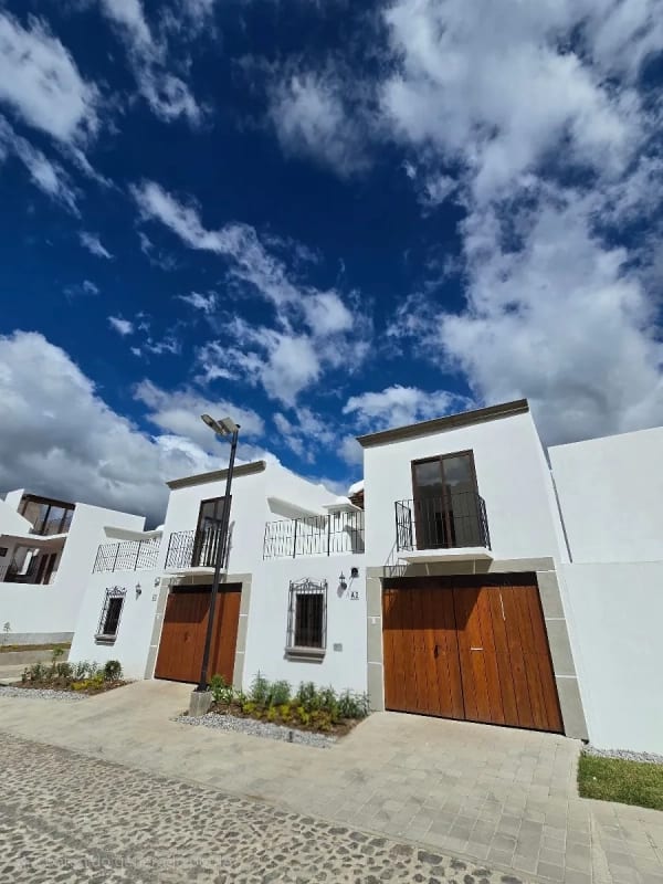 Se renta casa, Paseo San Lorenzo, Antigua GT, 5 hab, $1200 — Casa en Alquiler en Antigua, Sacatepéquez — foto 1 de 12
