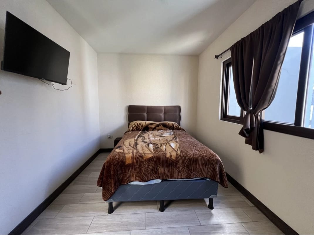 Venta de casa Amueblada y Equipada en Hacienda Las Mercedes I — Casa en Venta en San José Pinula, Guatemala, Ciudad — foto 3 de 15