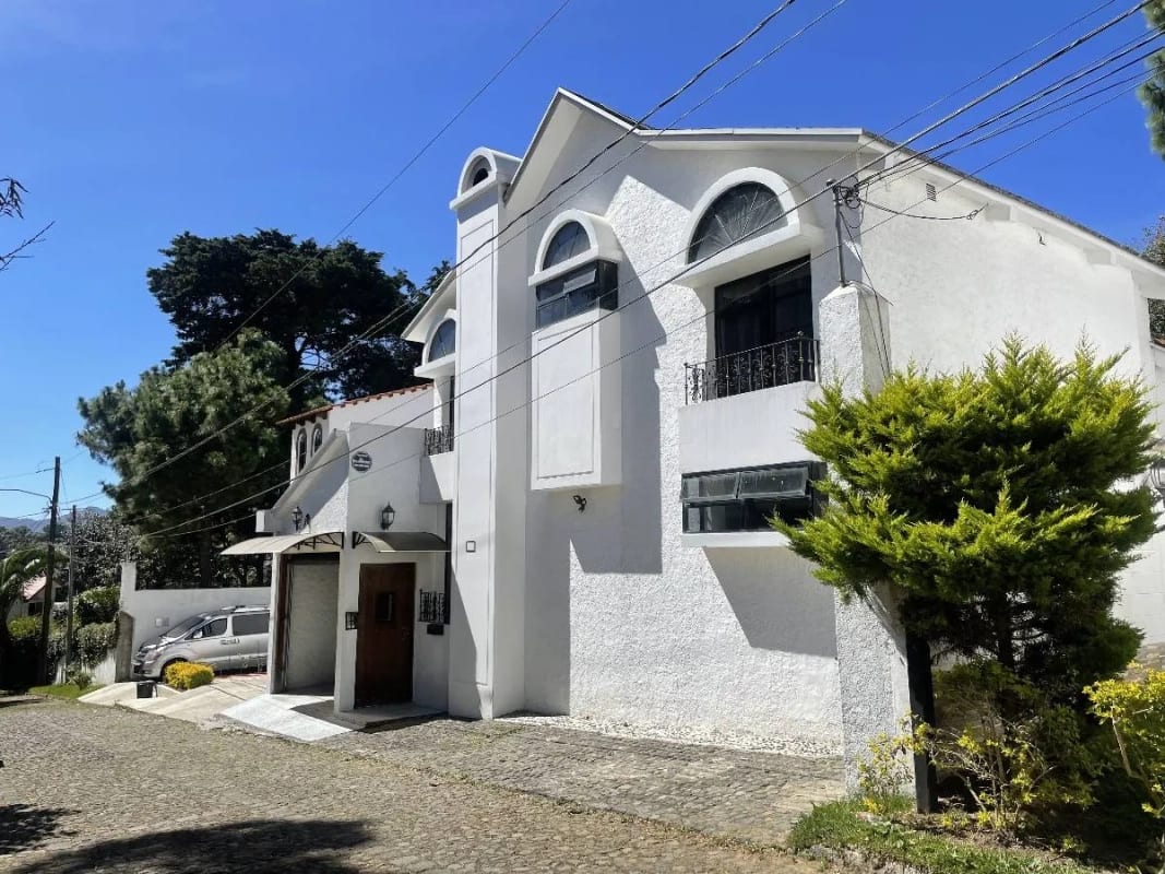 VENDO CASA EN SAN LUCAS. KM 26.5 CARRETERA ITERAMERICANA. RESIDENCIAL ANDALUCIA. 4 DORMITORIOS — Casa en Venta en San Lucas Sacatepéquez, Sacatepéquez — foto 1 de 17