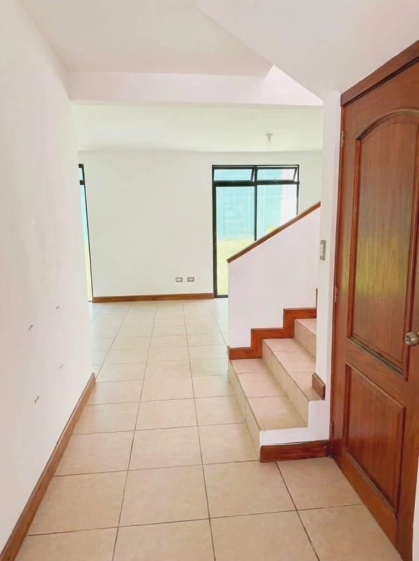 CASA EN VENTA CONDOMINIO BOSQUE ESCONDIDO ENTRADA A FRAIJANRES — Casa en Venta en Carretera a El Salvador, Guatemala, Ciudad — foto 8 de 11