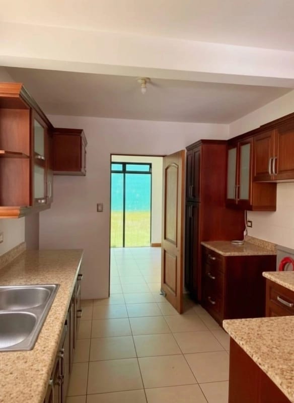 CASA EN VENTA CONDOMINIO BOSQUE ESCONDIDO ENTRADA A FRAIJANRES — Casa en Venta en Carretera a El Salvador, Guatemala, Ciudad — foto 6 de 11