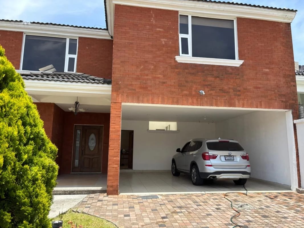 Hermosa casa grande en Residencial Los Diamantes — Casa en Venta en Los Diamantes, Carretera a El Salvador, Guatemala, Ciudad — foto 1 de 17
