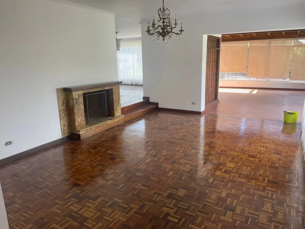 Hermosa y Amplia Casa en Venta Santa Catarina Pinula — Casa en Venta en Santa Catarina Pinula, Guatemala, Ciudad — foto 10 de 12