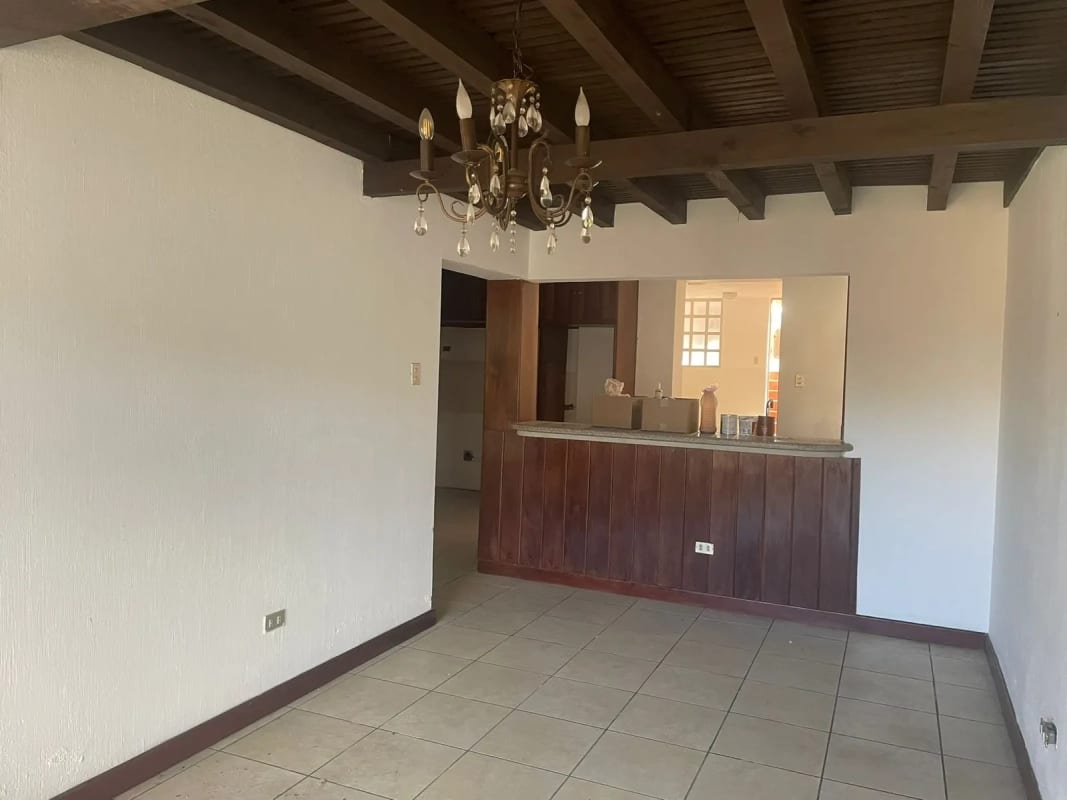 Hermosa y Amplia Casa en Venta Santa Catarina Pinula — Casa en Venta en Santa Catarina Pinula, Guatemala, Ciudad — foto 6 de 12