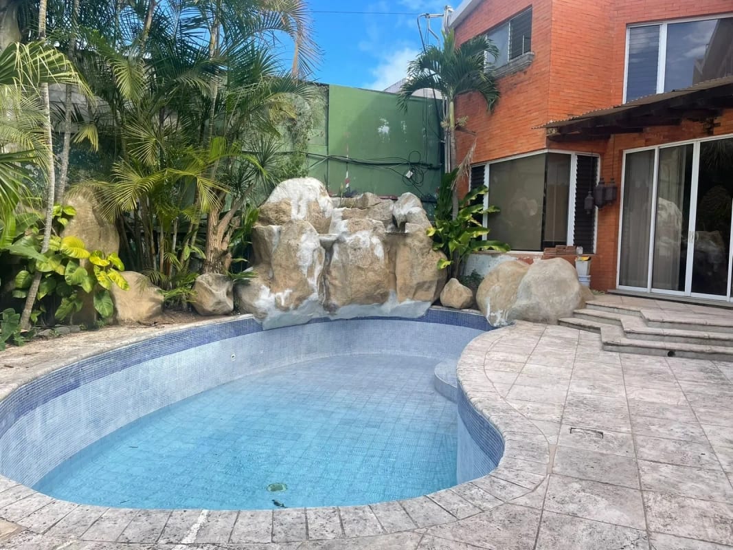 Hermosa y Amplia Casa en Venta Santa Catarina Pinula — Casa en Venta en Santa Catarina Pinula, Guatemala, Ciudad — foto 4 de 12