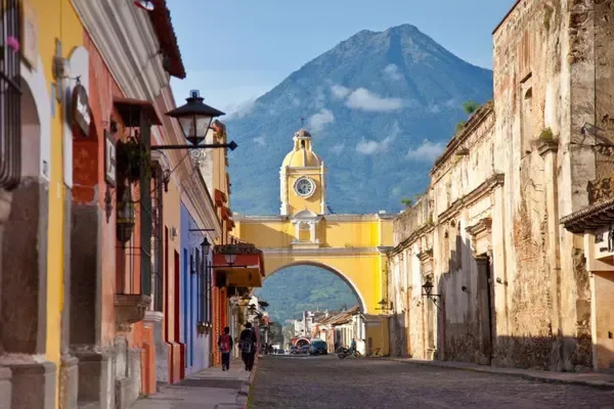 ANTIGUA GUATEMALA/ VENTA RESIDENCIA DE LUJO EN PLANOS — Casa en Venta en Antigua, Sacatepéquez — foto 1 de 1