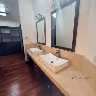 CASA EN VENTA EN ZONA 16 ENCINOS DE CAYALA, CON APARTAMENTO INDEPENDIENTE — Casa en Venta en Encinos de Cayala, Zona 16, Guatemala, Ciudad — miniatura 4 de 10