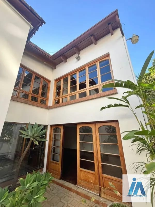 CASA EN VENTA - 📍Residenciales Mallorca, zona 14 _Una residencia única con acabados de caoba y amplio jardín_ — Casa en Venta en Zona 14, Guatemala, Ciudad — foto 11 de 16