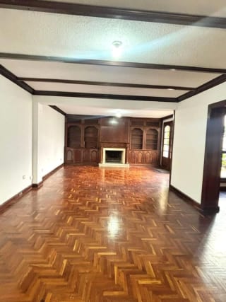 CASA EN VENTA - AMPLIO JARDÍN -  MALLORCA LA VILLA ZONA 14 — Casa en Venta en Zona 14, Guatemala, Ciudad — miniatura 10 de 16