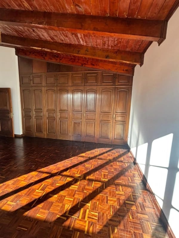 CASA EN VENTA - AMPLIO JARDÍN - MALLORCA LA VILLA ZONA 14 — Casa en Venta en Zona 14, Guatemala, Ciudad — foto 9 de 16