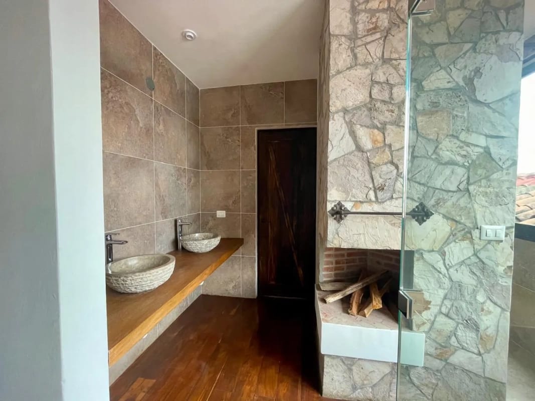 VENDO PRECIOSA CASA EN ANTIGUA GUATEMALA PARA RESIDENCIA, AIRBNB O BED&BREAKFAST — Casa en Venta en San Miguel Dueñas, Sacatepéquez — foto 11 de 17