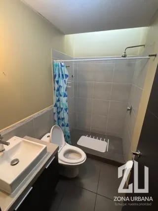 Casa de dos niveles con jardín — Casa en Venta en Cumbres de La Arboleda, Carretera a El Salvador, Guatemala, Ciudad — miniatura 5 de 10