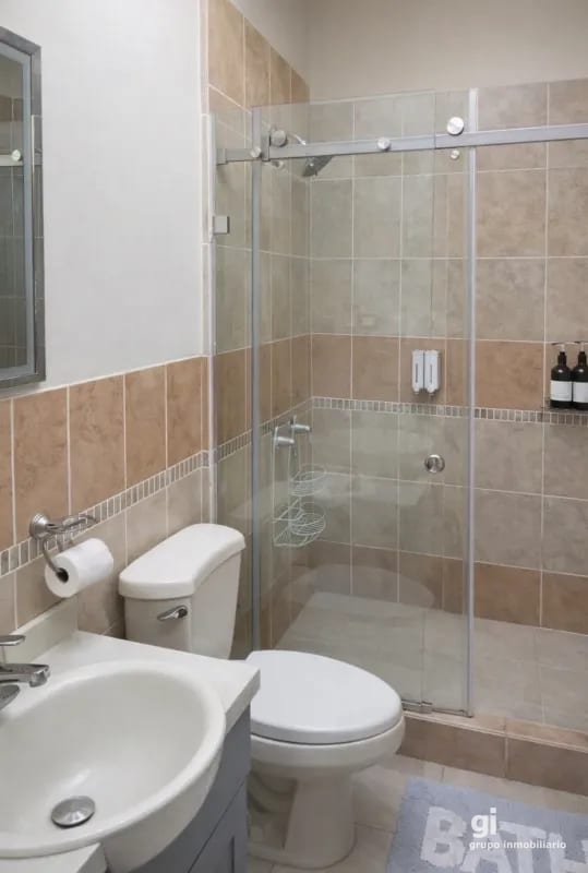 Linda casa con 5 dormitorios en z16 dentro de condominio — Casa en Venta en Zona 16, Guatemala, Ciudad — foto 2 de 6