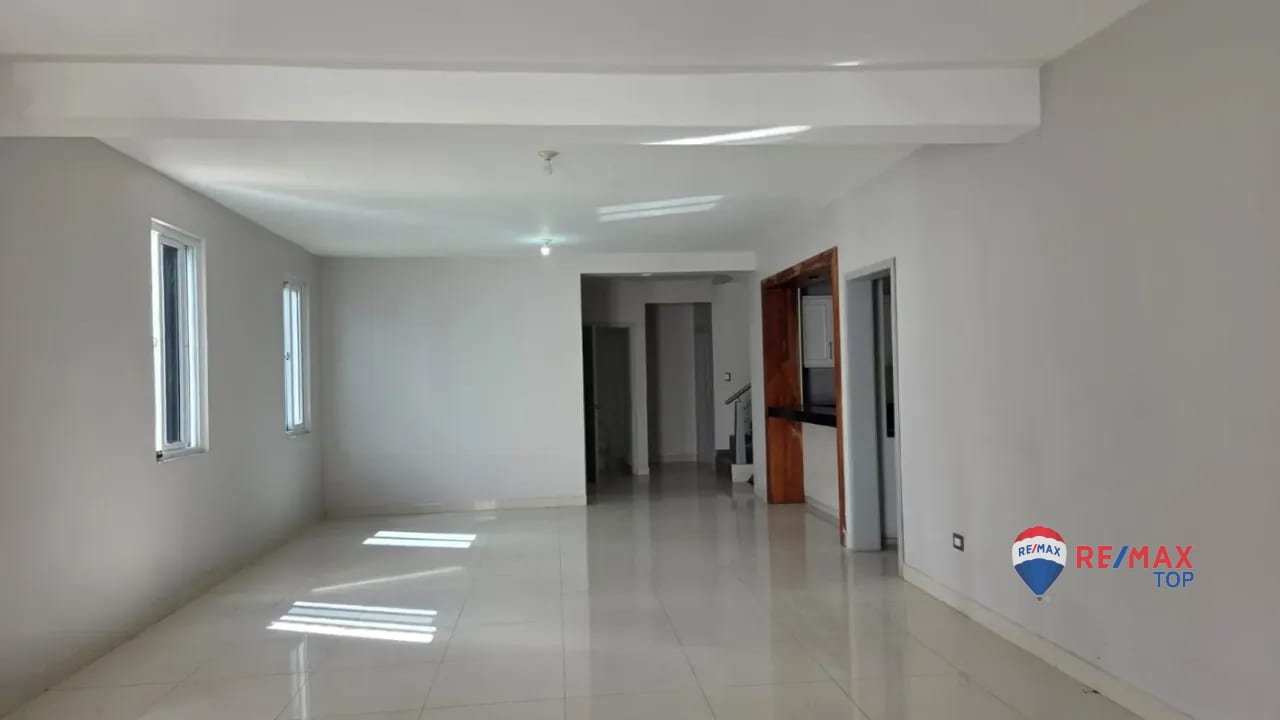 ZONA 16, VENDO CASA DE 2 NIVELES 4 HAB. / BOULEVARD ACATÁN — Casa en Venta en Zona 16, Guatemala, Ciudad — foto 12 de 13