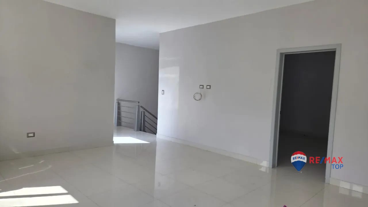 ZONA 16, VENDO CASA DE 2 NIVELES 4 HAB. / BOULEVARD ACATÁN — Casa en Venta en Zona 16, Guatemala, Ciudad — foto 8 de 13