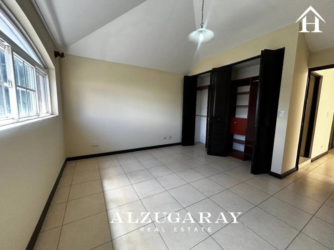 CASA AMPLIA C/ JARDIN, SAN JOSÉ PINULA - 3 HAB./ CONDOMINIO LOS MANANTIALES — Casa en Venta en Carretera a El Salvador, Guatemala, Ciudad — foto 4 de 11