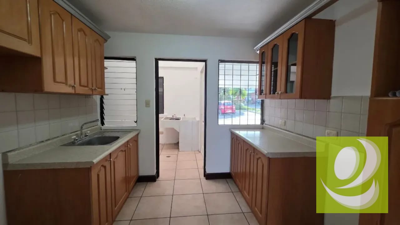 CASA RESIDENCIAL EN VENTA EN Z3 JARDINES DE LAS DALIAS — Casa en Venta en Zona 3 Mixco, Guatemala, Ciudad — foto 10 de 12