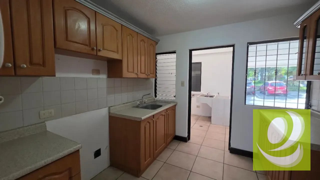 CASA RESIDENCIAL EN VENTA EN Z3 JARDINES DE LAS DALIAS — Casa en Venta en Zona 3 Mixco, Guatemala, Ciudad — foto 9 de 12