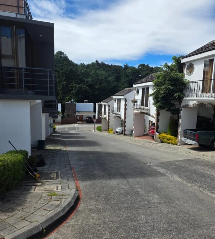 Venta Casa Arrazola Country Club — Casa en Venta en Fraijanes, Carretera a El Salvador, Guatemala, Ciudad — foto 1 de 17