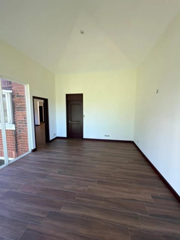 VENTA CASA EN COLINAS DE CASTEL KM 20.5 FRAIJANES — Casa en Venta en Colinas de Castel, Carretera a El Salvador, Guatemala, Ciudad — foto 8 de 12