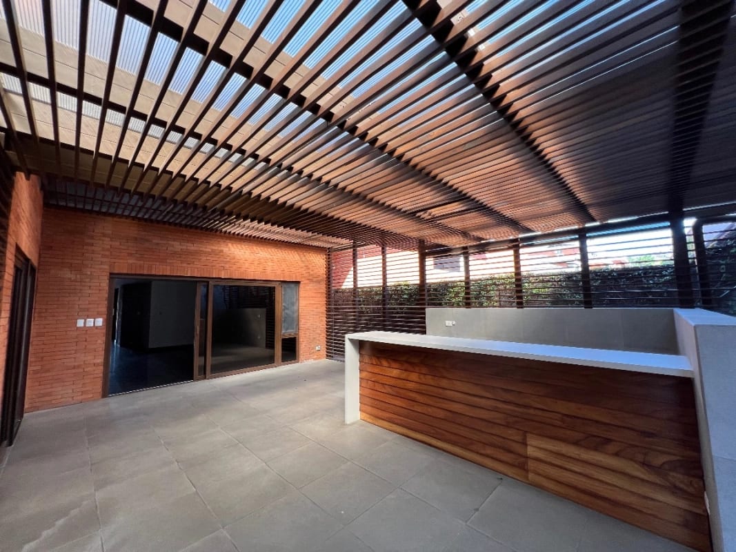 CASA VENTA ZONA 10, CONDOMINIO EXCLUSIVO, 440 MTS2~4 DORMITORIO 3.5 BAÑOS~4 PARQUEOS $1,150,000 DOLARES — Casa en Venta en Zona 10, Guatemala, Ciudad — foto 1 de 11