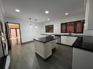 CASA VENTA ZONA 10, CONDOMINIO EXCLUSIVO, 440 MTS2~4 DORMITORIO 3.5 BAÑOS~4 PARQUEOS $1,150,000 DOLARES — Casa en Venta en Zona 10, Guatemala, Ciudad — miniatura 4 de 11