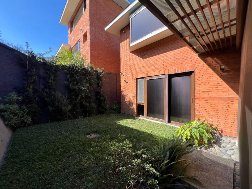 CASA VENTA ZONA 10, CONDOMINIO EXCLUSIVO, 440 MTS2~4 DORMITORIO 3.5 BAÑOS~4 PARQUEOS $1,150,000 DOLARES — Casa en Venta en Zona 10, Guatemala, Ciudad — foto 7 de 11