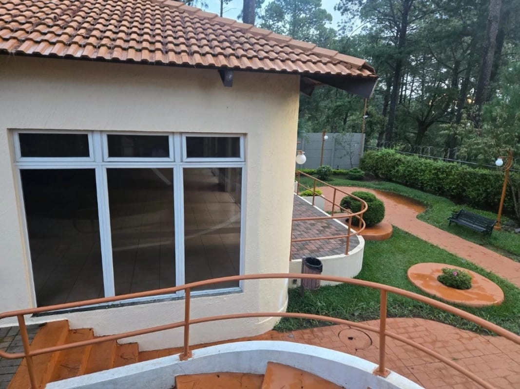 Casa amplia en zona 16 bulevar Acatán — Casa en Venta en Zona 16, Guatemala, Ciudad — foto 1 de 10